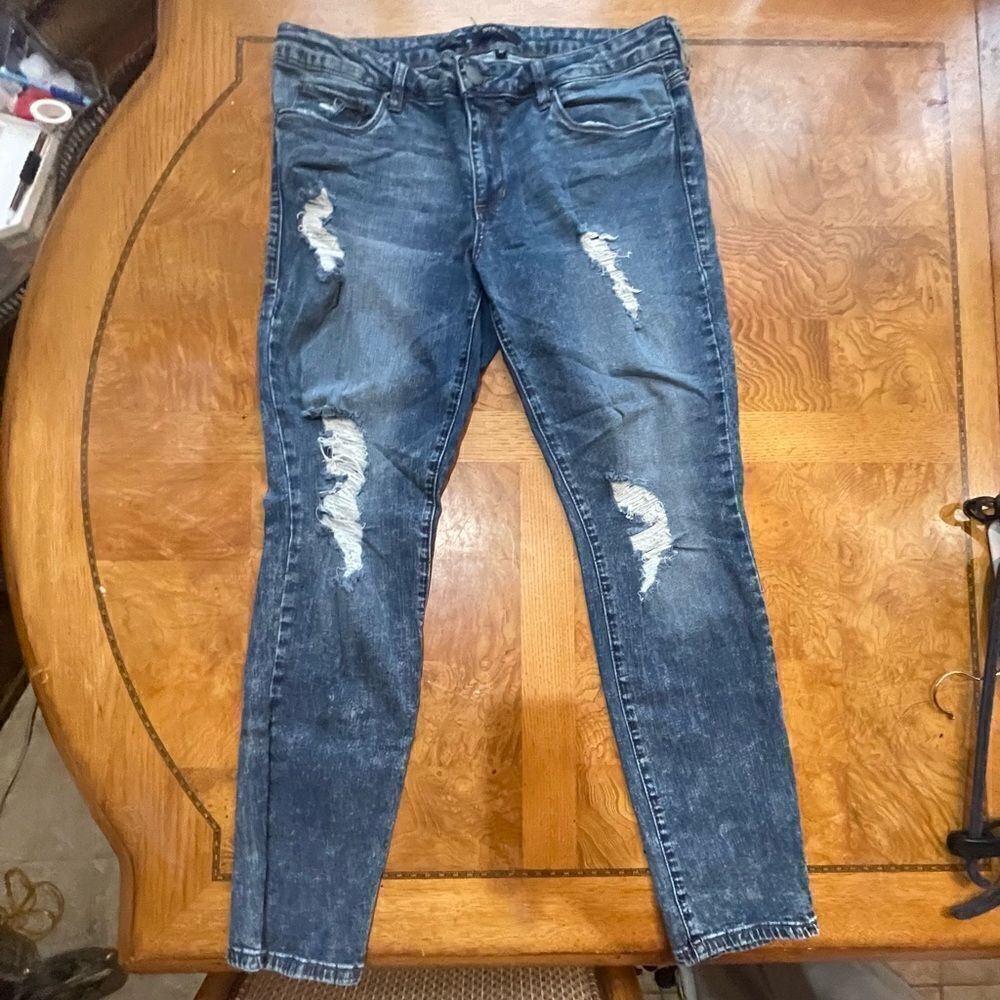 STS BLUE Distressed Edgy Skinny Jean!
